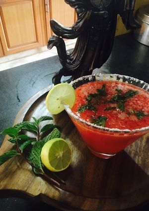 તડબૂચ મોહીતો (Watermelon Mojito Recipe In Gujarati) રેસીપી મુખ્ય ફોટો