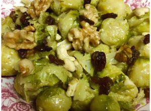 Foto principal de Coles de Bruselas con pasas y frutos secos/vegana