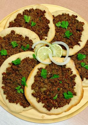 صورة لوصفة اللحم بعجين (الصفيحة الشامية)