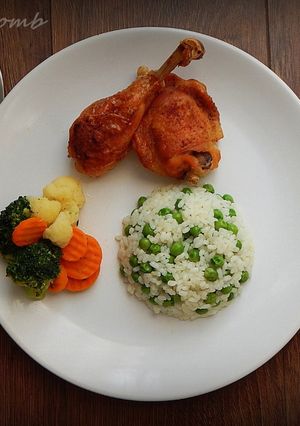 Sült csirkecomb rizibizivel recept fotója