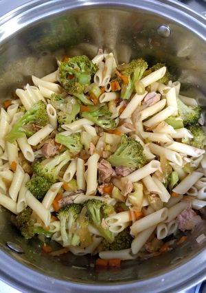 Una foto de Macarrones con brócoli y atún