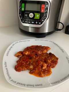 Una foto de Lomo con pimientos y tomate con Olla GM