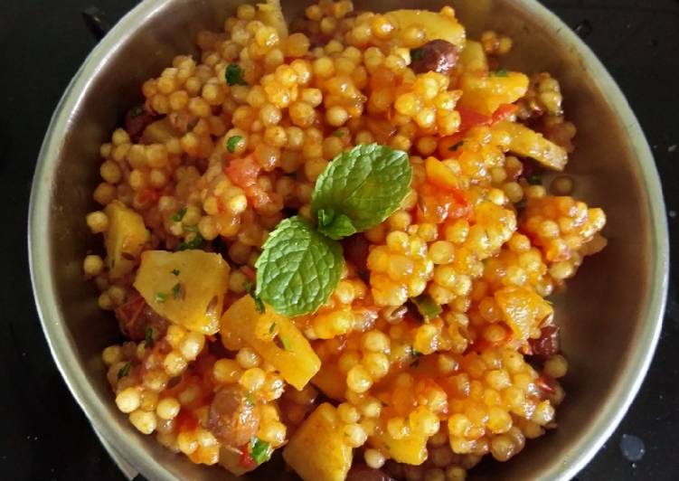 Steps to Prepare Award-winning Sabudana khichdi for breakfast