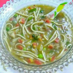 A picture of Noodle soup.