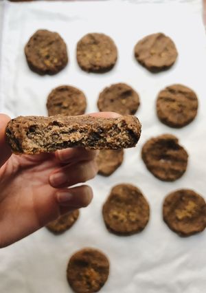 Una foto de Cookies veganas de porotos negros 🌱