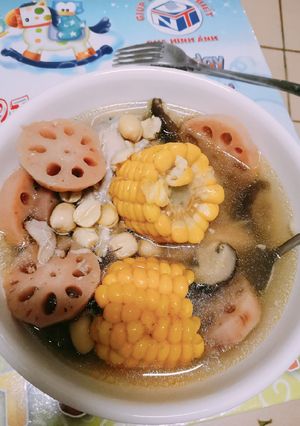 Hình của món Canh gà hầm ngũ quả.