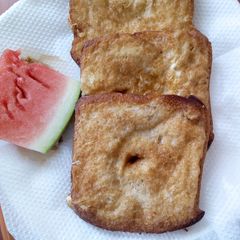 A picture of French toast.