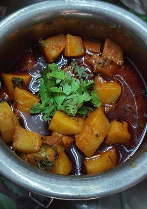 બટેટા નું શાક (potato sabji recipie in Gujarati) રેસીપી મુખ્ય ફોટો