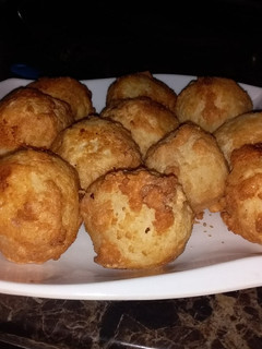 A picture of Stuffed yam balls.