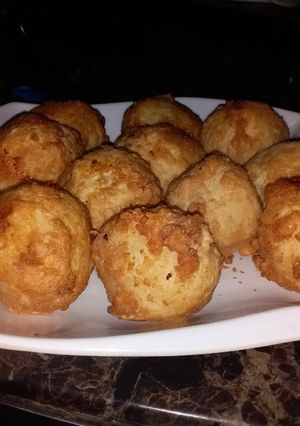 A picture of Stuffed yam balls.