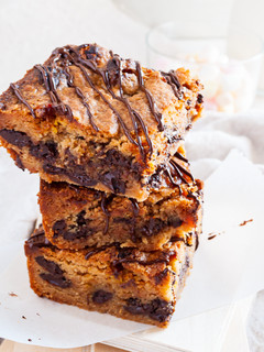 Foto de Blondies de manteiga de amendoim e marshmallows