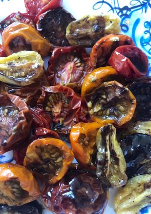 A picture of Slow roast tomatoes.