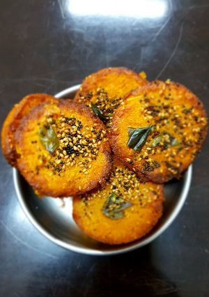 કપ હાંડવો(cup handvo recipe in gujarati) રેસીપી મુખ્ય ફોટો