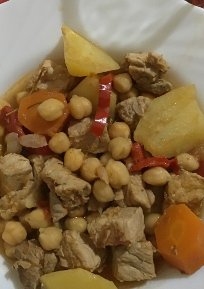 Una foto de Carne guisada con garbanzos