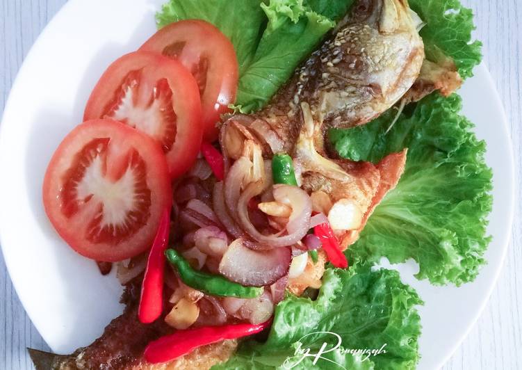 Ikan Siakap Goreng Bawang Bertaburan