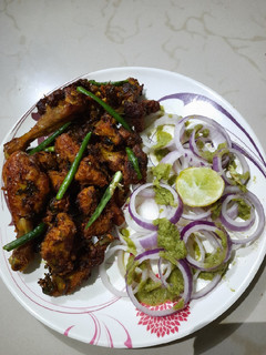 चिकन फ्राई (chicken fry recipe in Hindi) रेसिपी मुख्य फोटो