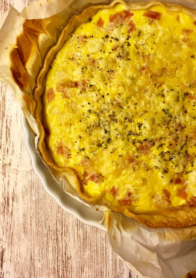 Una foto de Quiché suave con jamón york y queso para niños 👦🏻👶🏼