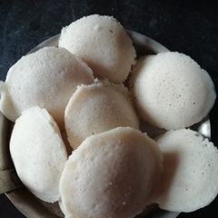 A picture of Idli.