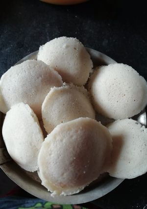 A picture of Idli.
