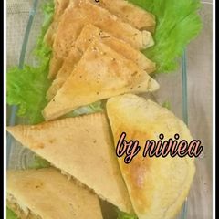 A picture of Chicken cheezy Naan.