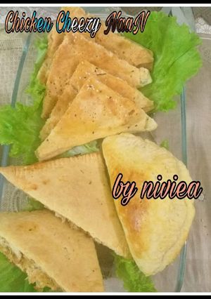 A picture of Chicken cheezy Naan.