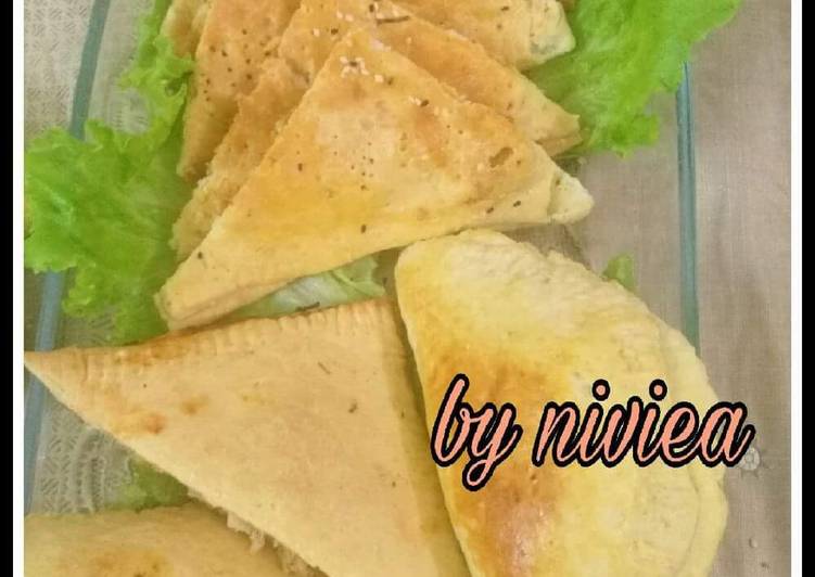 Recipe of Speedy Chicken cheezy Naan