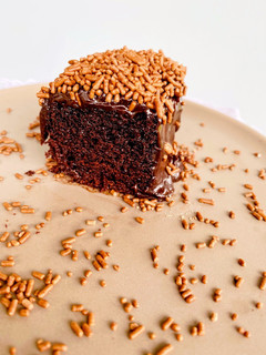 Foto de Bolo de chocolate com cobertura de brigadeiro