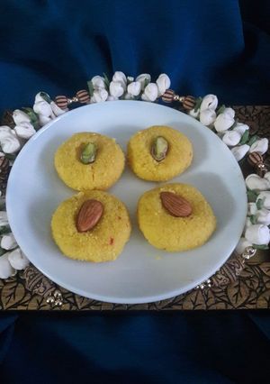 માવા પનીરના કેસર પેંડા (Mava Panner Na Kesar પેંડા) રેસીપી મુખ્ય ફોટો