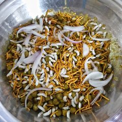 A picture of Spicy Matar ki Chaat.