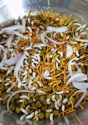 A picture of Spicy Matar ki Chaat.