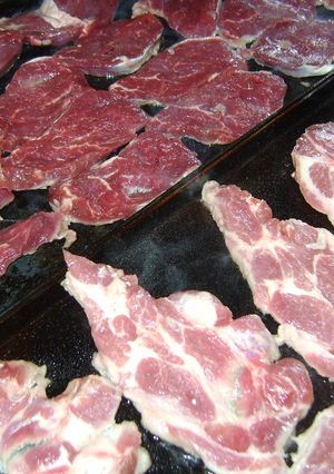 Una foto de Sandwichs de cerdo y vaca a la planchetta para recibir amigos