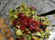 Una foto de ensalada de repollo