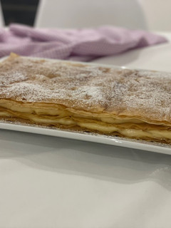 Una foto de Pastel milhojas de hojaldre y crema pastelera