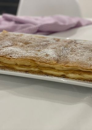Una foto de Pastel milhojas de hojaldre y crema pastelera