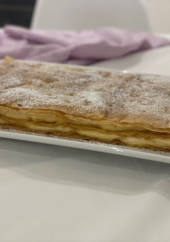 Una foto de Pastel milhojas de hojaldre y crema pastelera