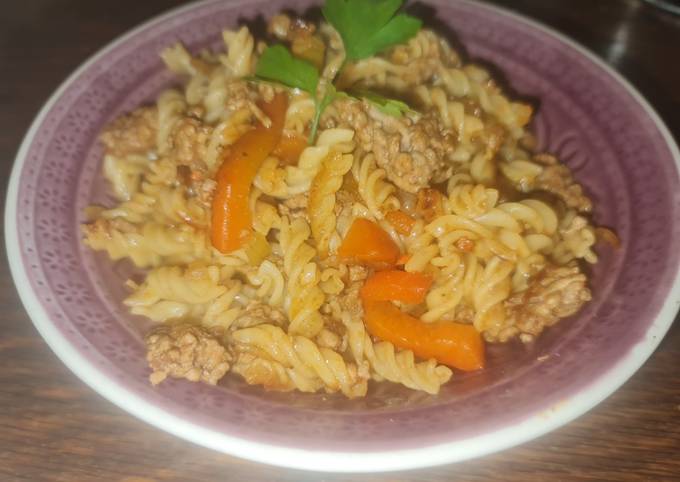 Hackfleisch-Nudel Pfanne mit Paprika 🍝🫑