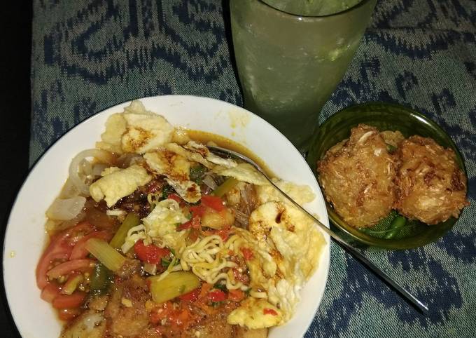Bagaimana Membuat Soto Mie yang Bikin Ngiler