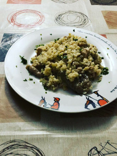 Una foto de Risotto de setas con lomo de dos colores