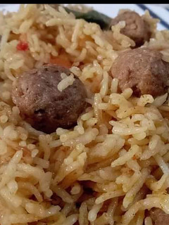 A picture of Chicken Moti pulao.