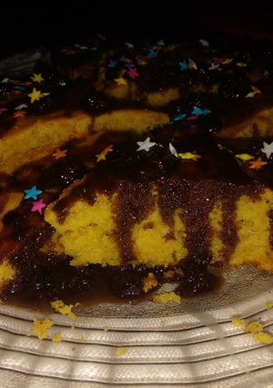 Una foto de Torta de naranja 🍊 con baño de chocolate 🍫💛