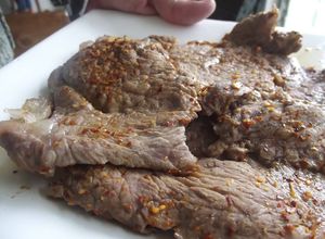 Una foto de Carne a la brava seca