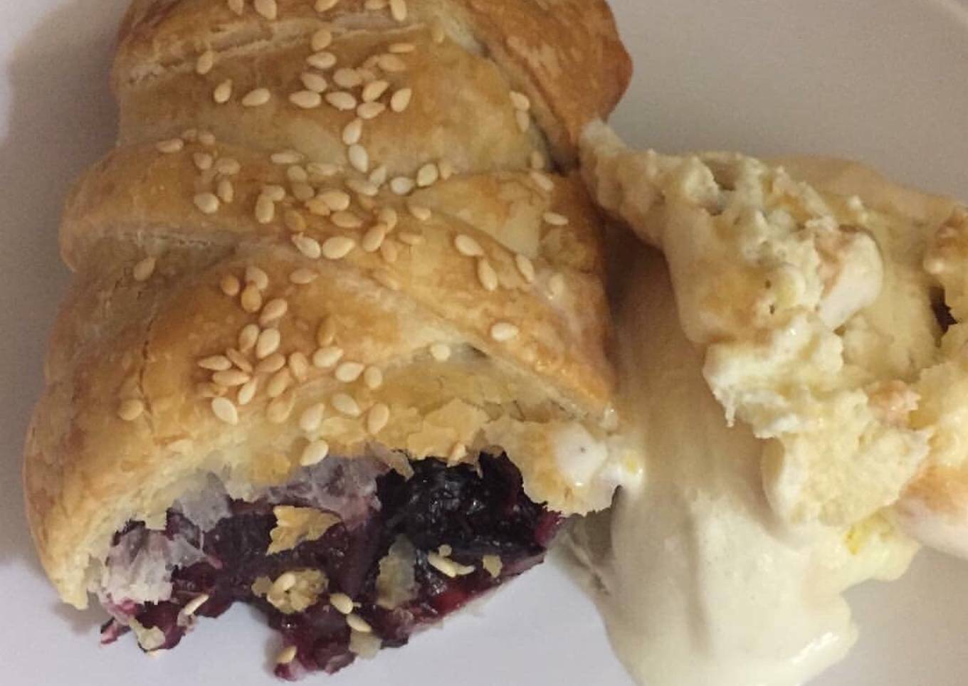 #berrybonanza Mixed berries Strudel