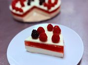 Una foto de tarta de gelatina con frutas