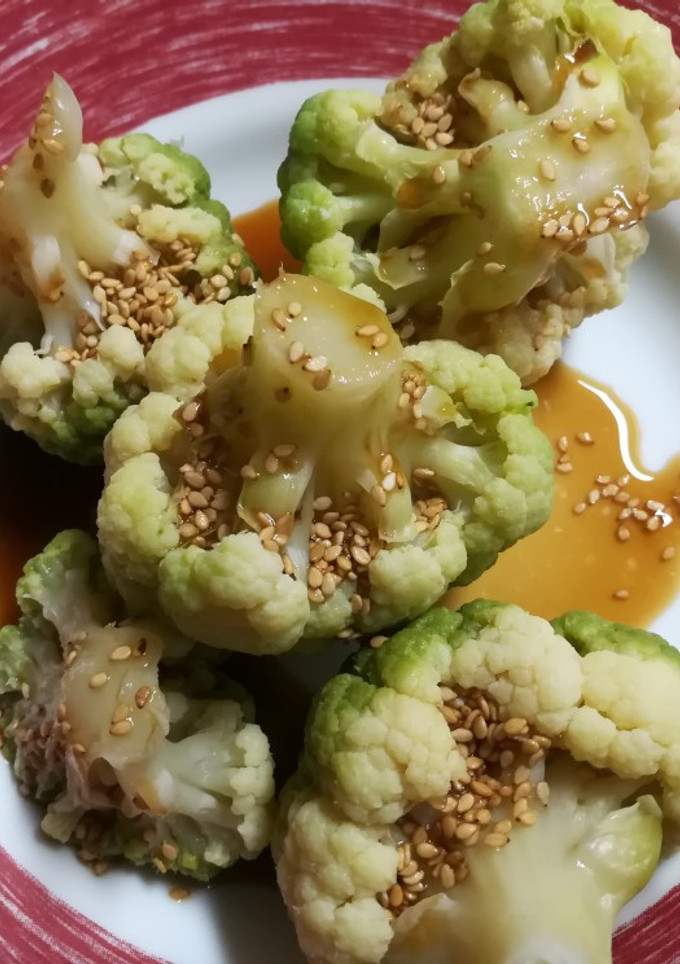 Una foto de Brócoli con salsa de soja y limón