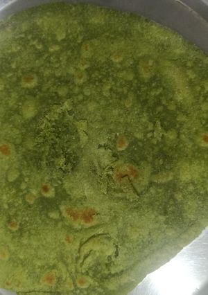 पालक पराठा(Palak paratha recipe in Hindi) रेसिपी मुख्य फोटो