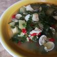 Sopa de bacalao, chirlas y judías planas al aroma de lovage