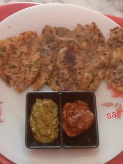 मेथी पराठा विथ पनीर सटाफिगं (methi paratha with paneer stuffing recipe in hindi) रेसिपी मुख्य फोटो