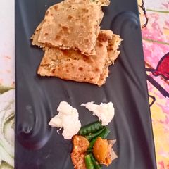 A picture of Cauliflower Parath.