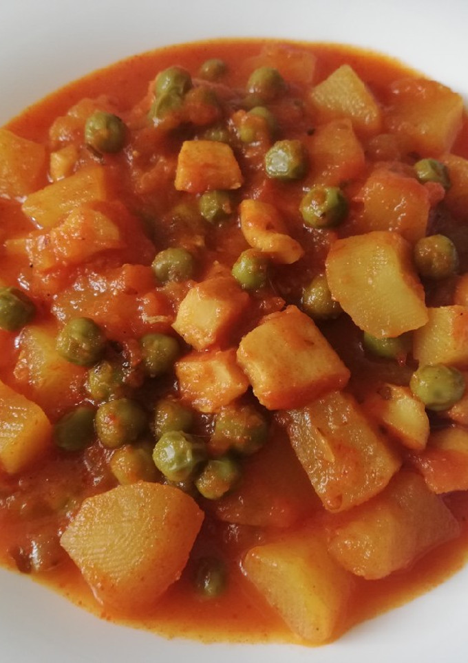 Una foto de Papas con pisto y chocos