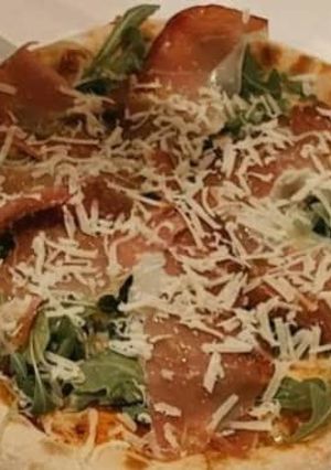 Foto de Pizza de Rúcula e Presunto